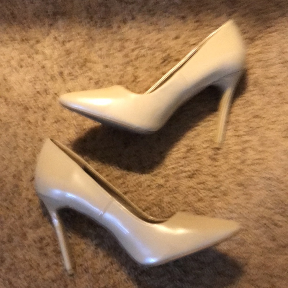 Forever 4 inches Champagne Taupe Patent Leather Heels - Picture 4 of 8